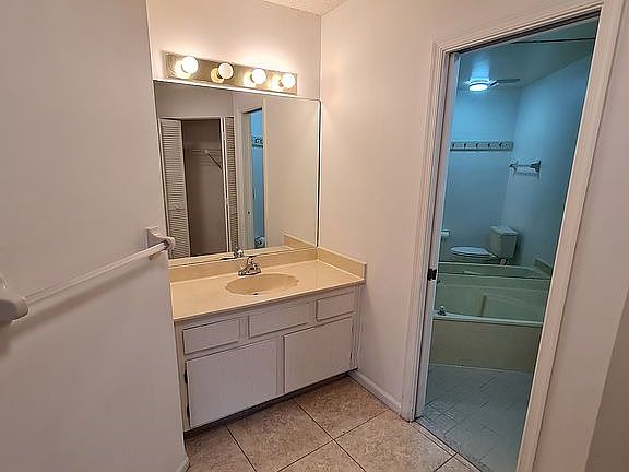 Master Bedroom Bathroom