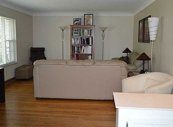 3rd image of 1016 Clark St