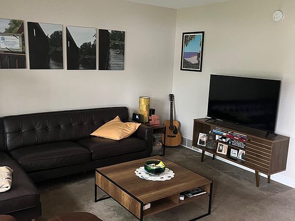 4th image of 711 Lake Ave APT B