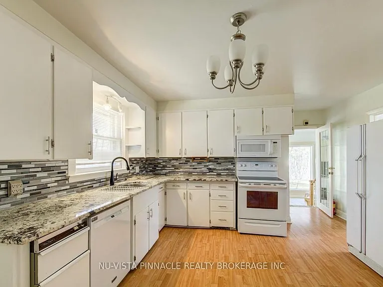 530 Huron St — Photo 11