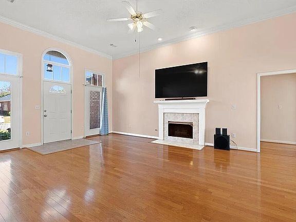 4th image of 2210 Larks Court