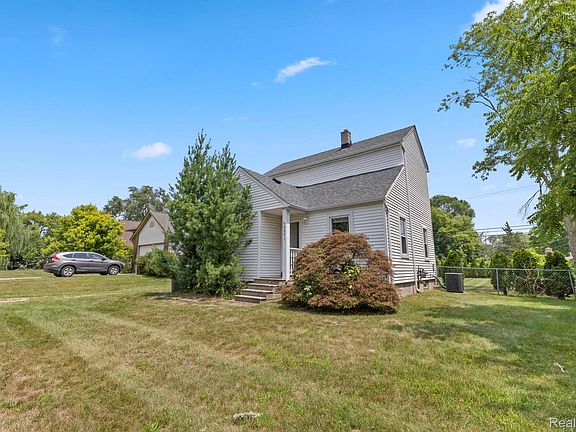 4th image of 2891 Culbertson Ave
