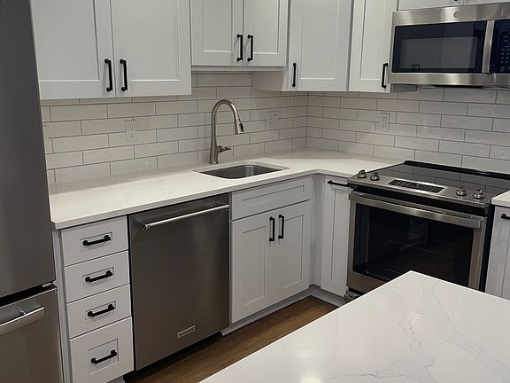 2nd image of 694A Bloomfield Ave