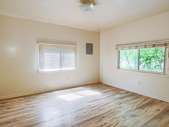 3rd image of 1414 N Lynch Ave #2
