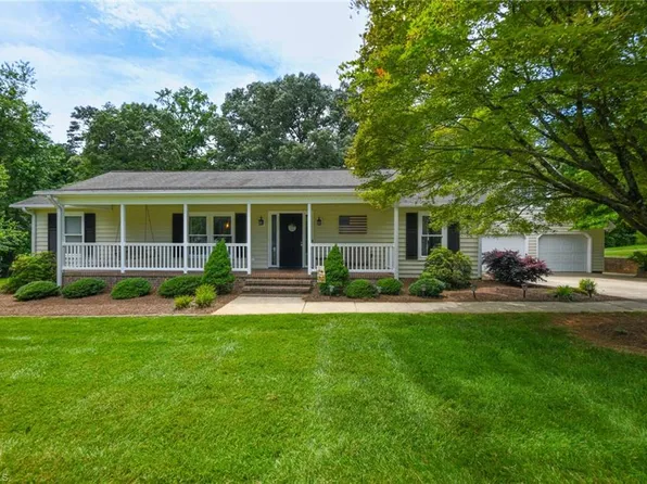 6107 Four Oaks Ct, Summerfield, NC 27358