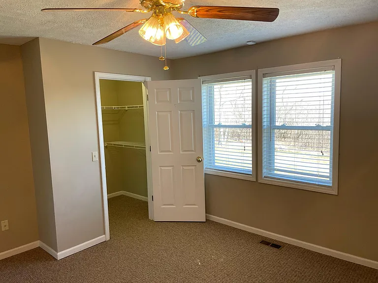 Bay Heights Cir — Photo 21