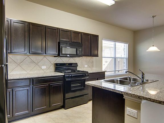 5th image of 605 Brashear Ln