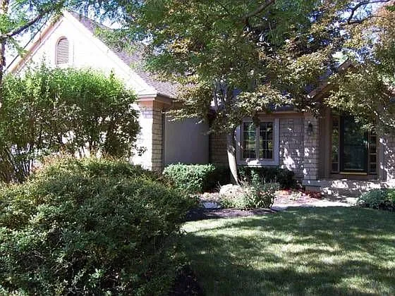 9846 Oxford Cir photo 1