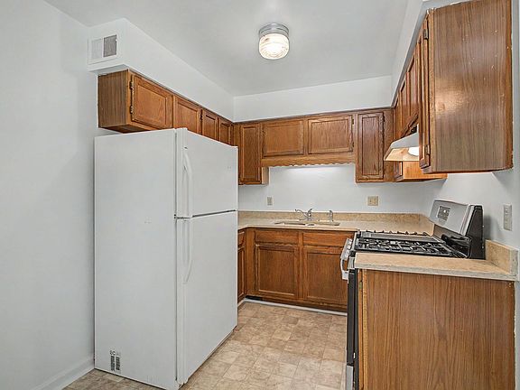 4th image of 15324C Warwick Blvd