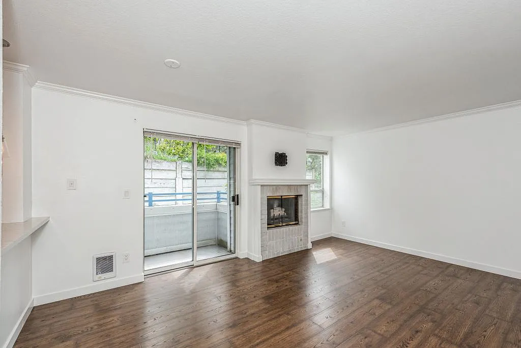 2244 13th Ave W #411 - 1 bedroom — Photo 3