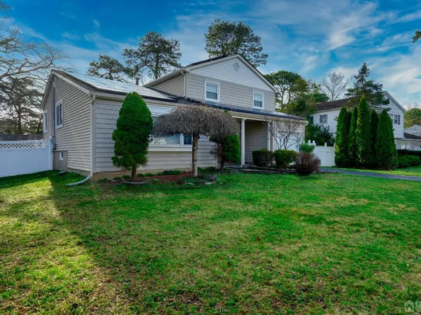 36 Arvin Rd, Old Bridge, NJ 08857