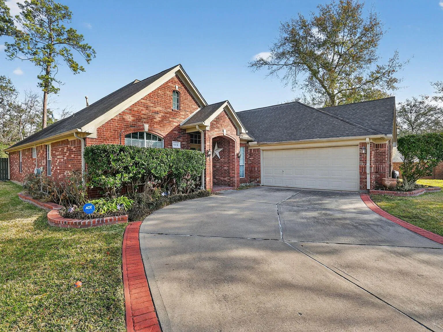 4 bed, 2.0 bath, 2257 sqft, $4,200 — Photo 2