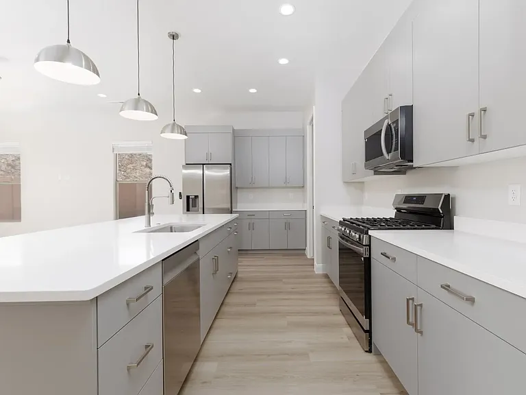 419 S 2250 W — Photo 17
