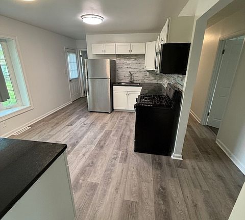 3rd image of 3359 Arnsby Rd