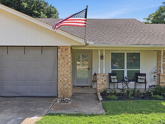 2nd image of 1003 Almond Ct
