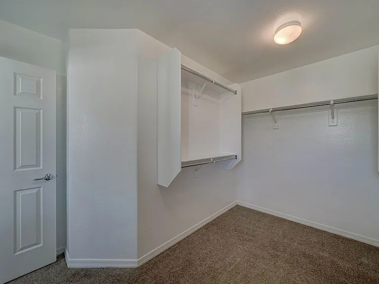 2143 W Marconi Ave — Photo 28