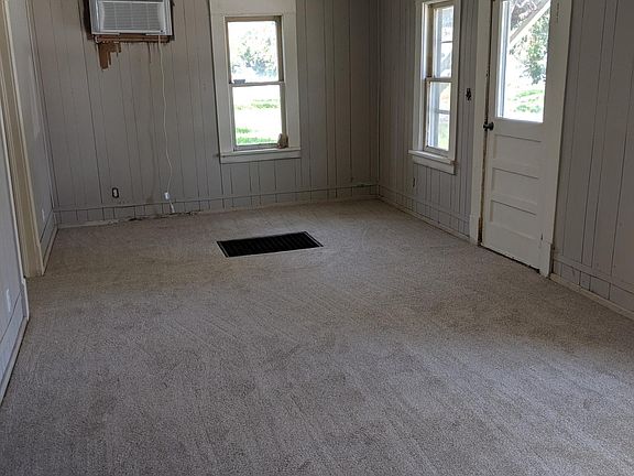 5th image of 114 N Park St