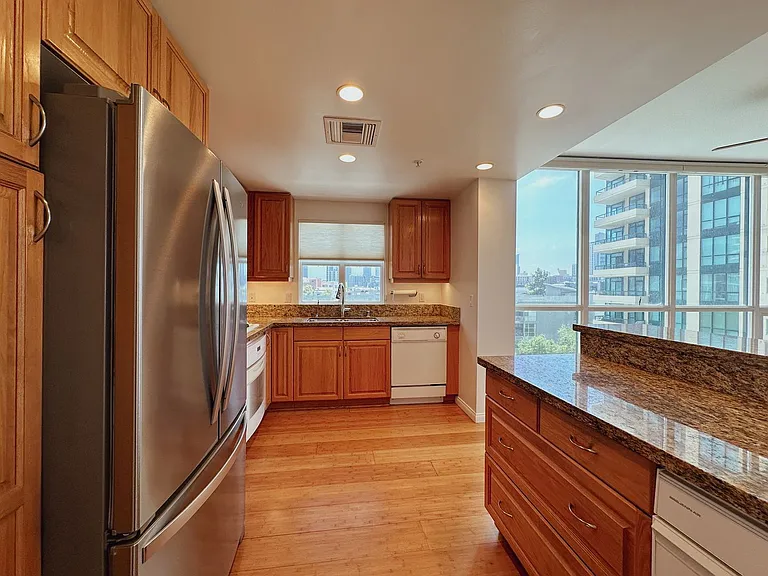 555 Front St #602 — Photo 9