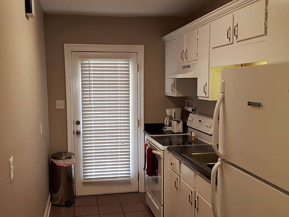 4th image of 4179 Toulouse St