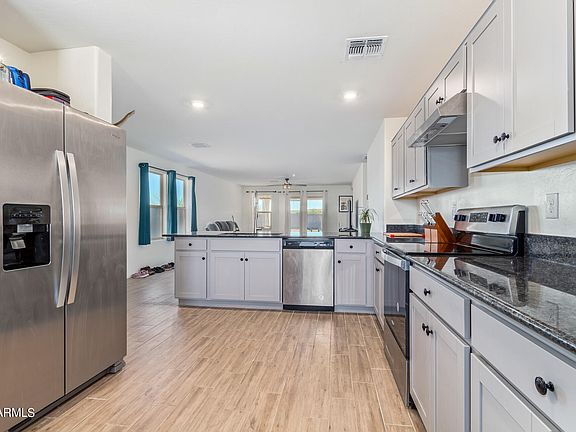 3rd image of 1333 W PIMA Avenue