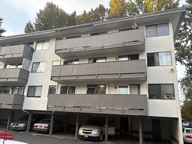 Del Mar Apartments — Photo 11