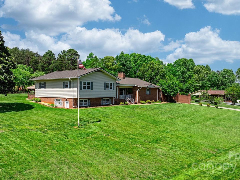 1st image of 2726 Camelot Dr
