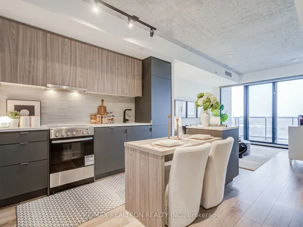 7 Smith Cres #518, Toronto, ON M8Z 0G3