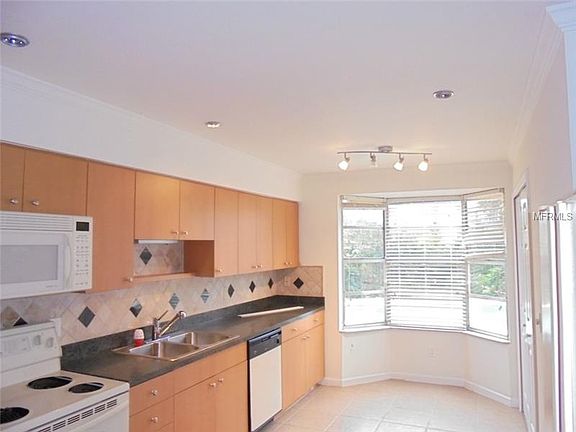 3rd image of 8838 Pine Bay Ct