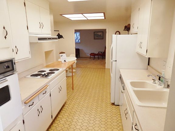 3rd image of 1508 Gambier Ct