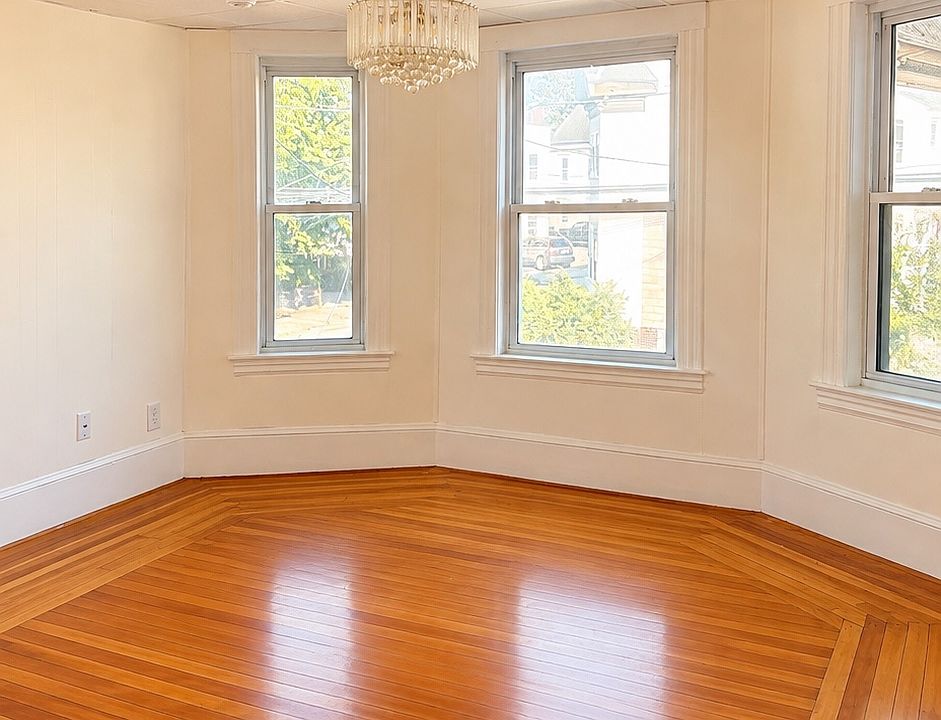 1st image of 99 High St #2