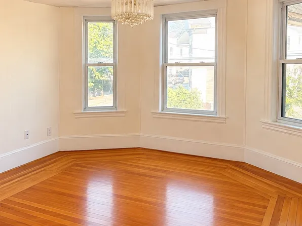 99 High St #2, Haverhill, MA 01832