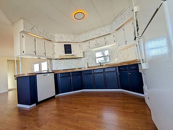 Beautiful Spacious Kitchen 