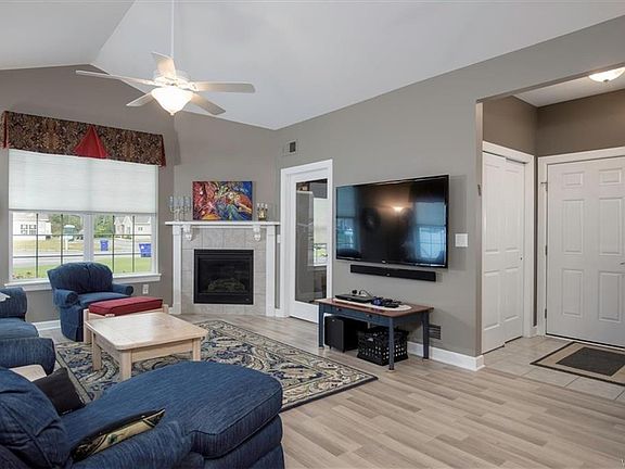 3rd image of 5653 Ferncrest Ct Unit D