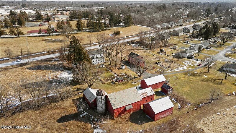 2nd image of 839 Amsterdam Road