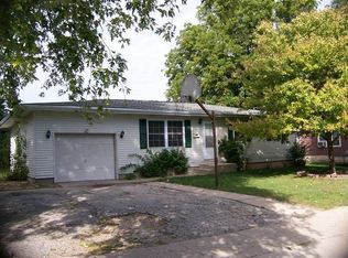 859 Wicker St, Woodstock, IL 60098