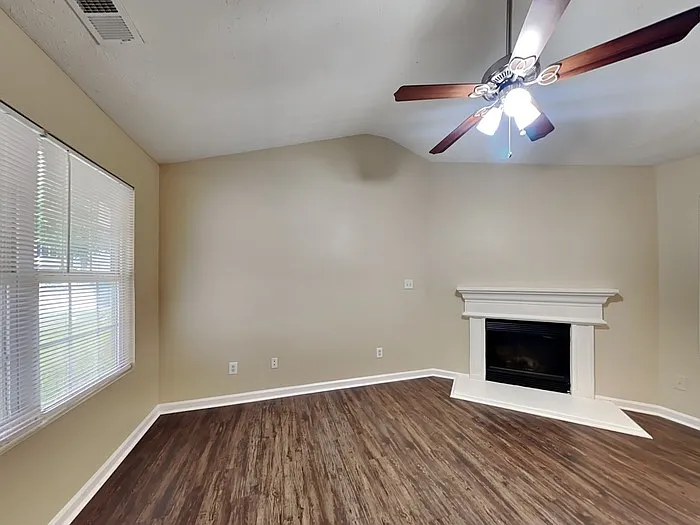 9135 Jefferson Village Dr SW — Photo 4