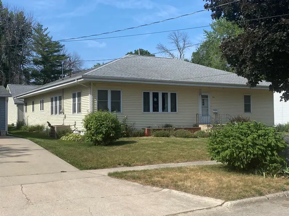 710 6th St NE, Independence, IA 50644