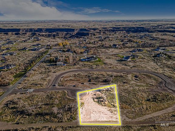 2nd image of 13 New Haven Dr