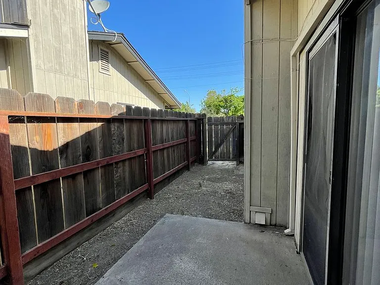 616 Yosemite — Photo 23