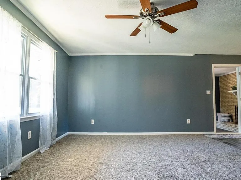 215 Orchard Cir — Photo 3