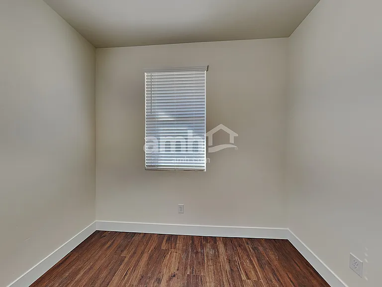 1034 Jillian Ave — Photo 9