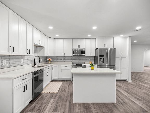 2nd image of 5 Bahia Court Trce