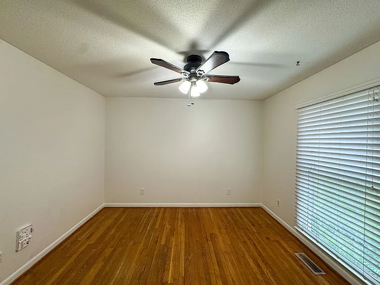 726 Dandridge Dr — Photo 4
