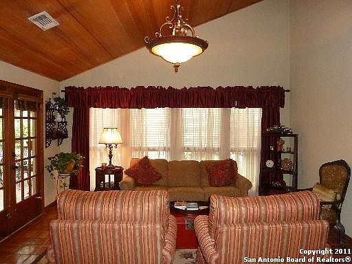 5th image of 327 BLUFF CRST