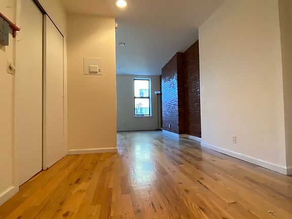 4th image of 259 E 10th St APT 12