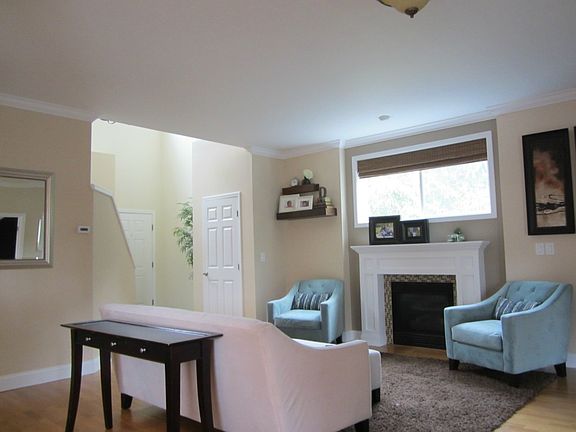 4th image of 815 123rd Ave NE