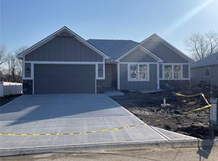 20801 Copper Creek Dr, Peculiar, MO 64078