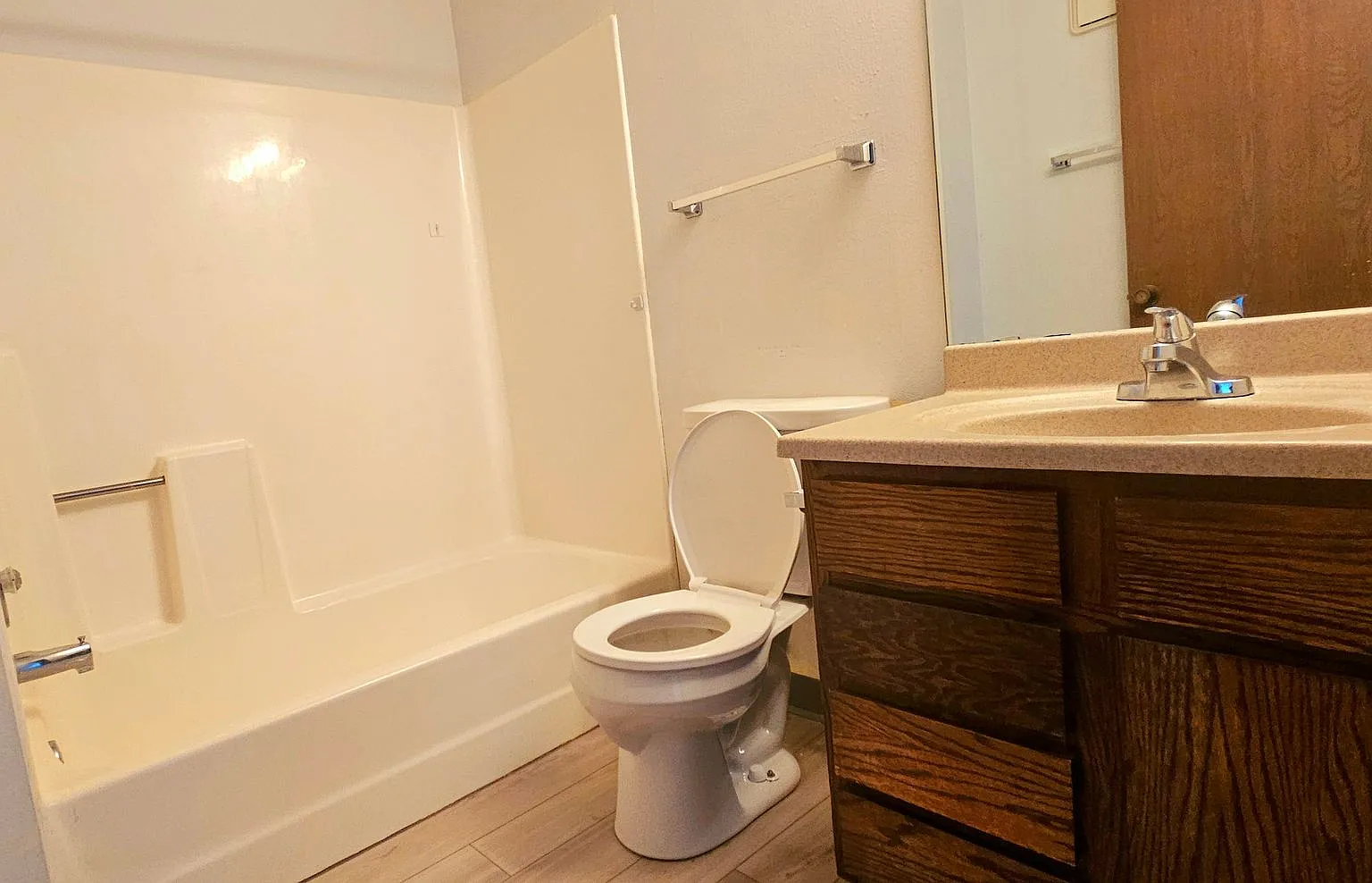 Plymouth Condo For Rent — Photo 2