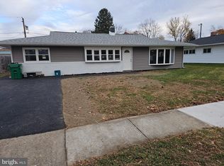 4 Meadow Ln, Newark, DE 19713