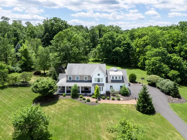 1570 Merryweather Dr, Bethlehem, PA 18015